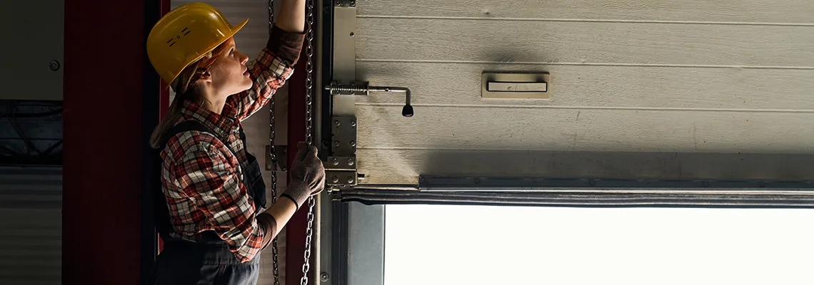 Overhead Garage Door Technician in Gravenhurst, ON